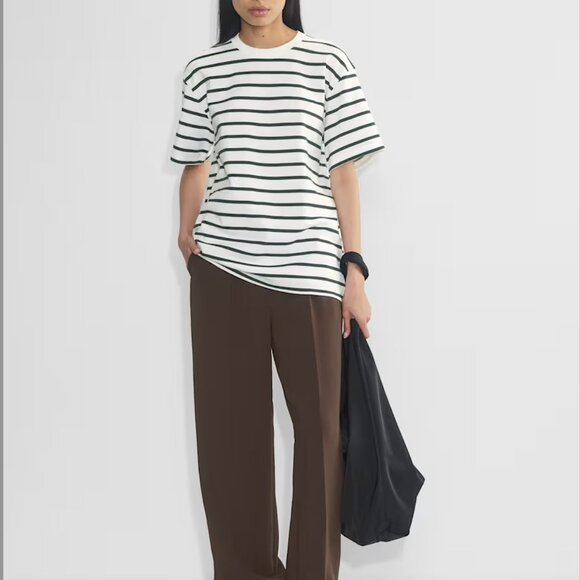 Aritzia Effortless Pant Short - Picture 2 of 8
